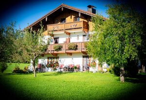 Ferienwohnungen Hollweger inkl. Chiemgaukarte – 3 Appartement 23qm, Balkon, Kochnische, 1 Wohnschlafzimmer, max. 2 Pers, WLAN