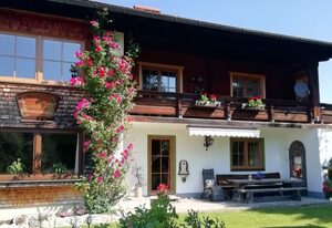Ferienwohnung zum Gimpei – Ferienwohnung 100qm, Balkon, 2 Schlafzimmer, Wohnzimmer, Badewanne, Bergblick, WLAN, max 4 Pers, Chiemgau Karte