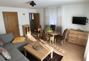 Gästehaus Berger inkl. Chiemgaukarte – Ferienwohnung Bergkristall 47qm, Terr., Küche, 1 Schlafz., 1 Wohnschlafzimmer