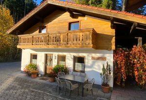 Haus Mayerbüchler - Chiemgau Karte – Ferienwohnung Franz für 2 Personen, 1 Schlafzimmer, Terrasse, Kachelofen, 65 m²