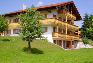 Lindenhof Inzell - Ferienwohnungen - Chiemgau Karte – Ferienwohnung D für 3 Personen mit Balkon oder Terrasse, Schlafzimmer, 35 qm