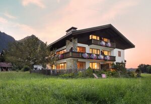 Schwabenbauernhof - Landhaus Pichler inkl. Chiemgaukarte – Fewo Zinnkopf 27 qm, Südostbalkon o. Terrasse, Kochnische, WLAN, 1 Wohn-Schlafz.