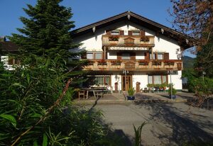 Gästehaus Erika - Chiemgau Karte – Ferienwohnung Katharina, 2 Personen, Schlafzimmer, Küchenzeile, Terrasse, 50 qm