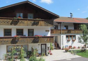 Ferienwohnungen Stockinger inkl. Chiemgaukarte – Ferienwohnung Hochfelln 80 qm, 2 Terrassen, Küche, 2 Schlafzimmer, Wohnz., WLAN