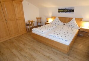 Ferienwohnungen Stockinger inkl. Chiemgaukarte – Ferienwohnung Hochfelln 80 qm, 2 Terrassen, Küche, 2 Schlafzimmer, Wohnz., WLAN