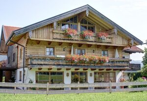 Gästehaus Hirschbichler - Chiemgau Karte – Ferienwohnung Falkenstein für 2 bis 3 Personen mit Balkon, 40 qm, n. k.