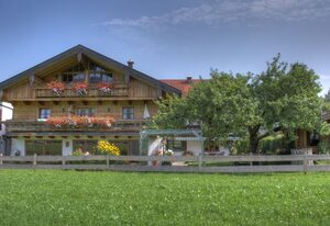 Gästehaus Hirschbichler - Chiemgau Karte – Ferienwohnung Falkenstein für 2 bis 3 Personen mit Balkon, 40 qm, n. k.