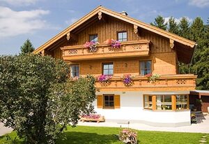 Ferienwohnung Schneidersepp inkl. Chiemgaukarte – Ferienwohnung 100qm, Balkon, Küche, 3 Schlafzimmer, Wohnzimmer, max 6 Pers.