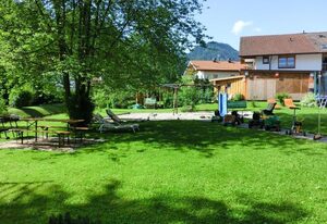 Ferienwohnungen am Westernberg inkl. Chiemgaukarte – Ferienwohnung 5 62qm, Balk., Kochni., 2 Schlafzimmer, Wohnzimmer, max 3 P., WLAN