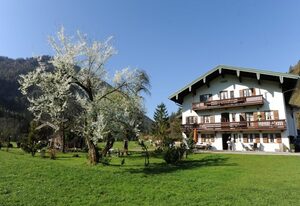Hansenbauernhof inkl. Chiemgaukarte – Familienzimmer 70qm, Balkon, 2 Zimmer, Dusche, WC und Wohnküche, WLAN, bis 5 P.
