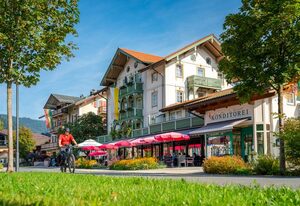 Café Chiemgau und Gästehaus – Ferienwohnung 3, 35qm, Terrasse, Küche, 1 Schlafzimmer, 1 Wohnzimmer max 2 Pers.