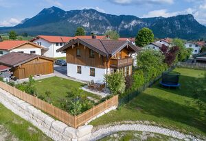Ferienhaus Naturzauber - Chiemgau Karte – Ferienhaus bis 4 Personen, 2 Schlafzimmer, Terrasse und Balkon, 90m²
