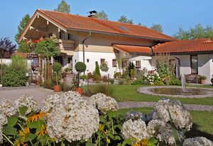Auszeit Urlaubswohnungen - Chiemgau Karte – Ferienwohnung Wiesengrund für 2 Personen mit Terrasse, 46 m²