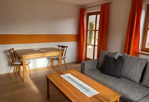 Ferienwohnungen Wolfgang Geistanger - inkl. Chiemgaukarte – Ferienwohnung Maria, 40 qm, 1 Schlafzimmer und 1 Wohnzimmer, Terrasse, WLAN