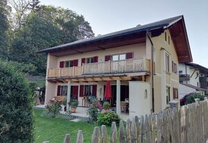 TraunZeit – Ferienwohnung 75 m², 2 Schlafzimmer, Balkon, WLAN, max 5 Pers.