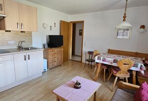 Ferienwohnungen Bauer - Chiemgau Karte – Ferienwohnung Hemboch für 2 Personen, separates Schlafzimmer, DU/WC, 37 m²
