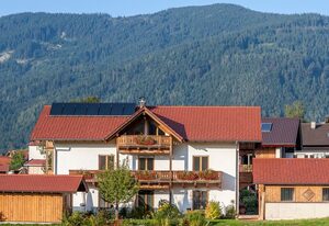 Ferienwohnung Gschwendtner - Chiemgau Karte – Ferienwohnung Orchidee für 1-4 Personen, 1 oder 2 Schlafzimmer, Terrasse, 58 m²