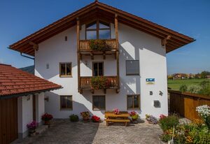 Ferienwohnung Gschwendtner - Chiemgau Karte – Ferienwohnung Orchidee für 1-4 Personen, 1 oder 2 Schlafzimmer, Terrasse, 58 m²