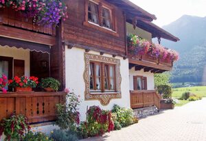 DEB 031 Ferienwohnungen mit Bergblick in Inzell – Ferienwohnung Falkenstein mit Bergblick und Terrasse