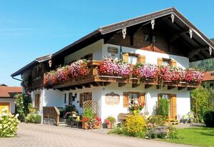 DEB 031 Ferienwohnungen mit Bergblick in Inzell – Ferienwohnung Falkenstein mit Bergblick und Terrasse