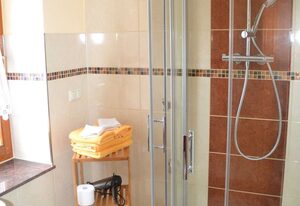 *Pension HofGut Streubel – Doppelzimmer  Zum Hirsch online