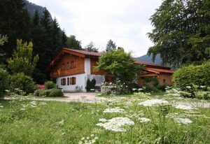 Ferienwohnung am Römerweg `Wald - Chiemgau Karte – Ferienwohnung bis 2 Personen mit 1 Schlafzimmer, Bad/WC, großem Balkon, 79 m²