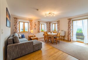 Schmuckhof – Familienzimmer Staufenblick, 58 qm, Süd-Ost-Balkon, WLAN