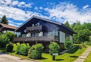 Ferienwohnung Green Deer – FeWo zw. Chiemsee & Salzburg im Voralpenland *WLAN, Thermomix, Balkon, Aussicht*