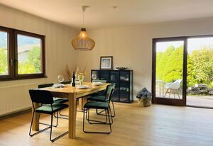 Inzell, 6 Personen, Bergrausch26, 2 Badezimmer, 3 Schlafzimmer, unterstellplatz für Fahrräder, Große Garten.
