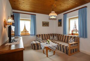 Ferienhaus Hallweger inkl. Chiemgaukarte – Ferienhaus 100qm, Balkon, Terrasse, Küche, 2 Schlafzimmer, Wohnschlafzimmer, 5P.