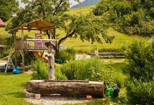 Ferienhaus Hallweger inkl. Chiemgaukarte – Ferienhaus 100qm, Balkon, Terrasse, Küche, 2 Schlafzimmer, Wohnschlafzimmer, 5P.