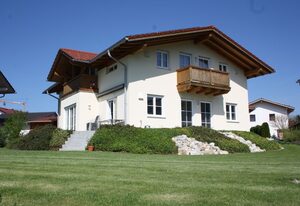Haus Falkensee - Chiemgau Karte – Ferienwohnung für 4 Personen, 2 separate Schlafzimmer, 96 m²