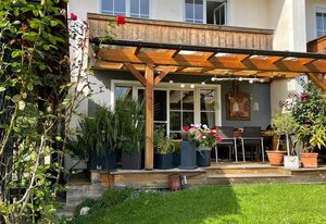 Chiemgauer Ferienhaus – Ferienhaus, 140qm, Balkon, Terrasse, Garten, 3 separate Schlafzimmer, Wohnzimmer mit Kachelofen, Küche, Bad, max 6 Personen