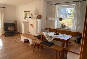 Chiemgauer Ferienhaus – Ferienhaus, 140qm, Balkon, Terrasse, Garten, 3 separate Schlafzimmer, Wohnzimmer mit Kachelofen, Küche, Bad, max 6 Personen