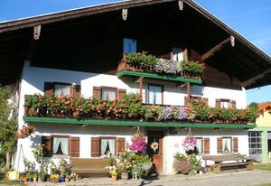 Fembacherhof – Dreibettzimmer mit Etagendusche/Etagen-WC