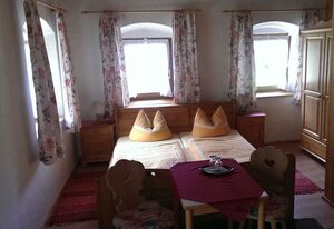 Ferienhaus am Streicher - Chiemgau Karte – Ferienwohnung Wildmoos für 2 Personen, 1 separater Schlafraum, Terrasse, 58 m²