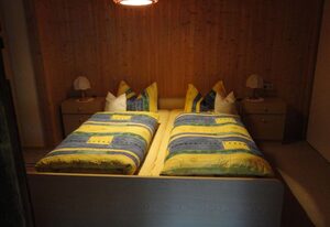 Ferienhaus am Streicher - Chiemgau Karte – Ferienwohnung Wildmoos für 2 Personen, 1 separater Schlafraum, Terrasse, 58 m²