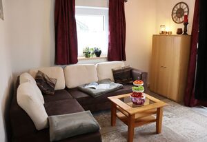 Fasanengarten in Traunreut – Ferienwohnung 55qm mit Balkon und Gartenblick