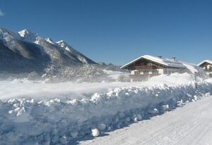 Hausernhof - Chiemgau Karte – Ferienwohnung Flieder für 2 Personen mit Balkon, TV, Küchenzeile, 45 qm