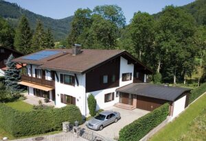 Haus Admont inkl. Chiemgaukarte – I. Ferienwohnung Viola 40qm, Balkon, Kochnische, 1 Schlafzimmer, Wohnzimmer