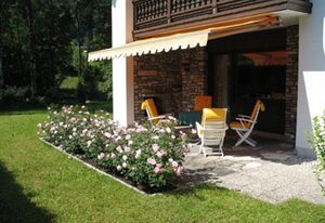 Haus Admont inkl. Chiemgaukarte – I. Ferienwohnung Viola 40qm, Balkon, Kochnische, 1 Schlafzimmer, Wohnzimmer