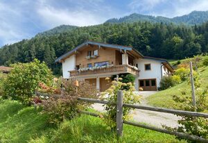 Staller Hof inkl. Chiemgaukarte – Ferienwohnung Familie 60 qm, Balkon, Kochnische, 2 Schlafzimmer, Wohnz., 5 P.