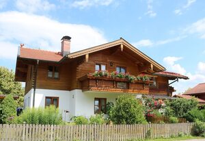 Haus Blumenfeld-Schwaiger – Ferienwohnung bis 4 Pers., 88 qm, 2 sep. Schlafzimmer, Balkon