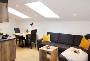 Seethal-Chiemseestrand – Moderne Dachgeschosswohnung in Seenähe ? Übersee-Feldwies