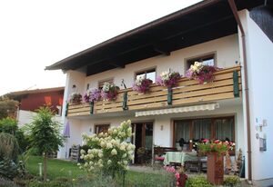 Ferienwohnung Mittendrin - Chiemgau Karte – Ferienwohnung für 2 Erwachsene, 1 separater Schlafraum, Terrasse, 40 m²