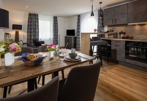 Hubertus Appartements - Chiemgau Karte – Appartement 4 Rauschberg bis 2 Personen, kleine Küche, 32 qm