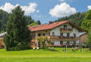 Vorderoberhauser-Hof inkl. Chiemgaukarte – Ferienwohnung Kienberg 38 qm, Balkon, Küche, 1 Schlafzimmer, 1 Wohnschlafzimmer