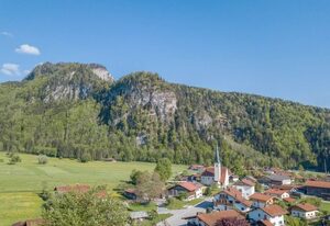 Petrushof – Ferienwohnung 2, helle Mansardenwohnung mit wunderschönem Bergpanorama