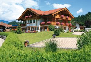 Petrushof – Ferienwohnung 2, helle Mansardenwohnung mit wunderschönem Bergpanorama