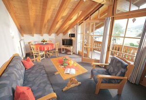 Petrushof – Ferienwohnung 2, helle Mansardenwohnung mit wunderschönem Bergpanorama